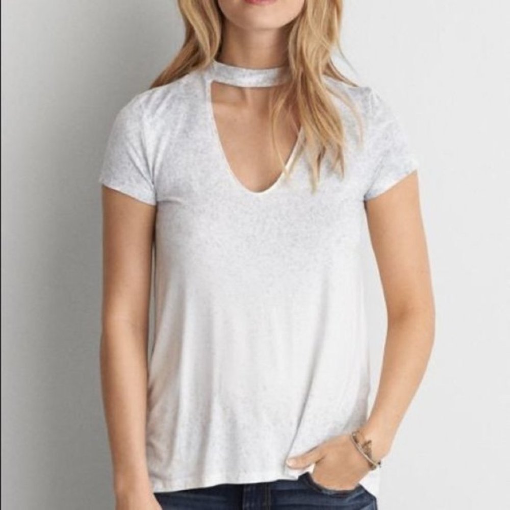 American Eagle Size M Choker T-Shirt